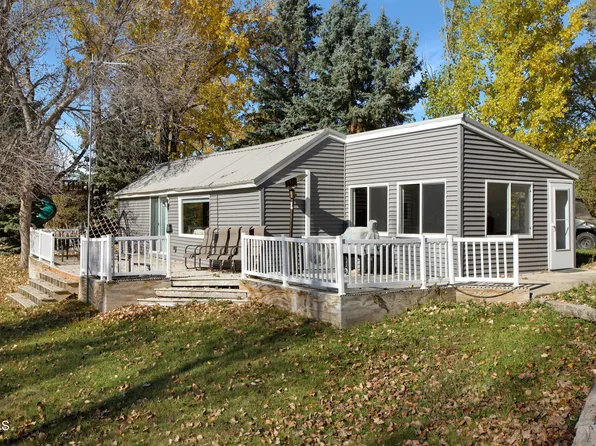 218 Blacktail Dr, Williston, ND 58801