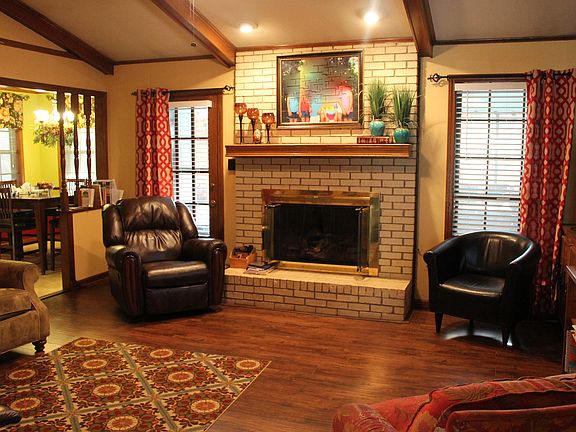 Warm and Spacious Family Rm