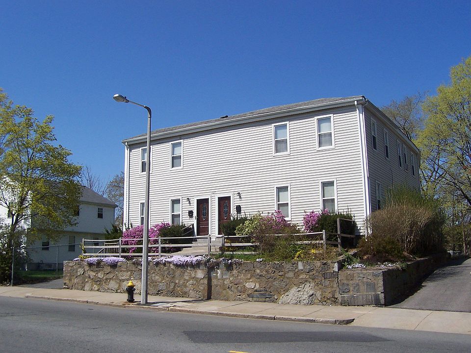 2nd image of 1027 Washington St