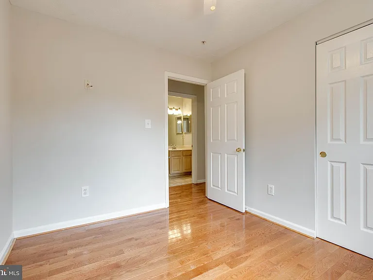 8125 Gray Stone Ln — Photo 32