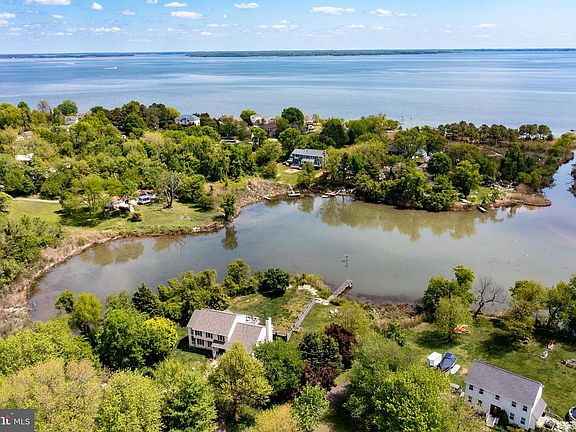 3rd image of 101 Waters Edge Ln