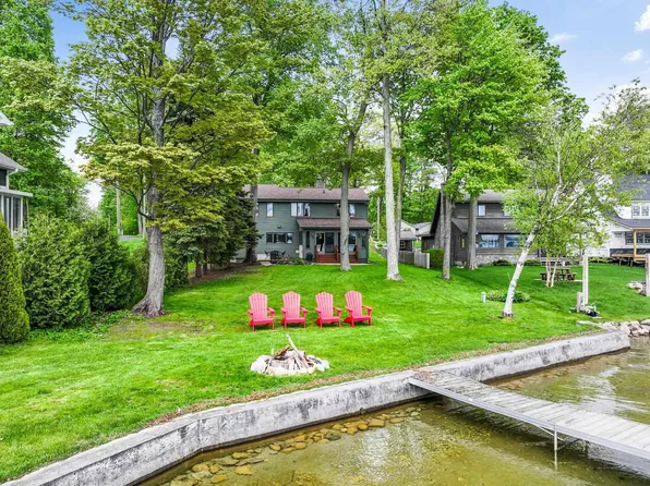 4110 Peninsular Shores Dr, Grawn, MI 49637