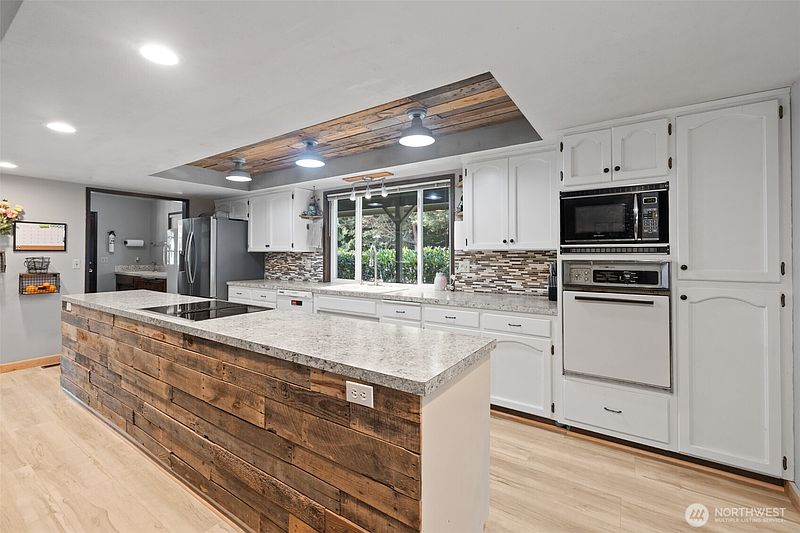 3rd image of 533 Hulse Road