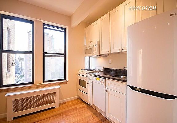 4th image of 461 W 44th St #6EE