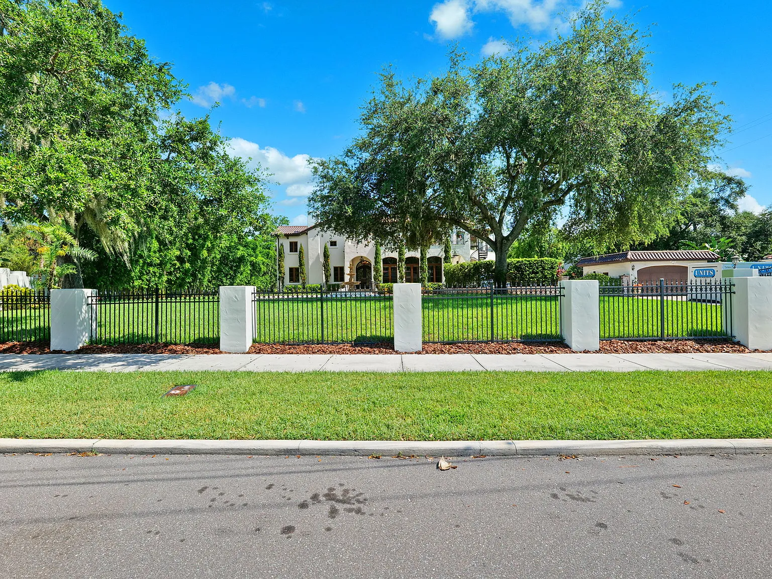5 bed, 6833 sqft, $20,000 — Photo 4