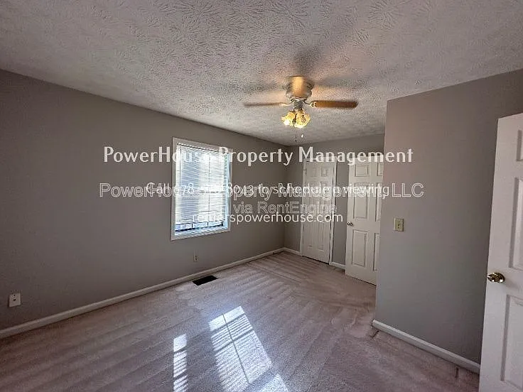 502 Oakwood Ct — Photo 8