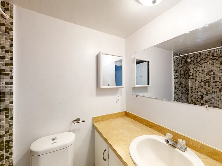 290 Nelson St — Photo 14