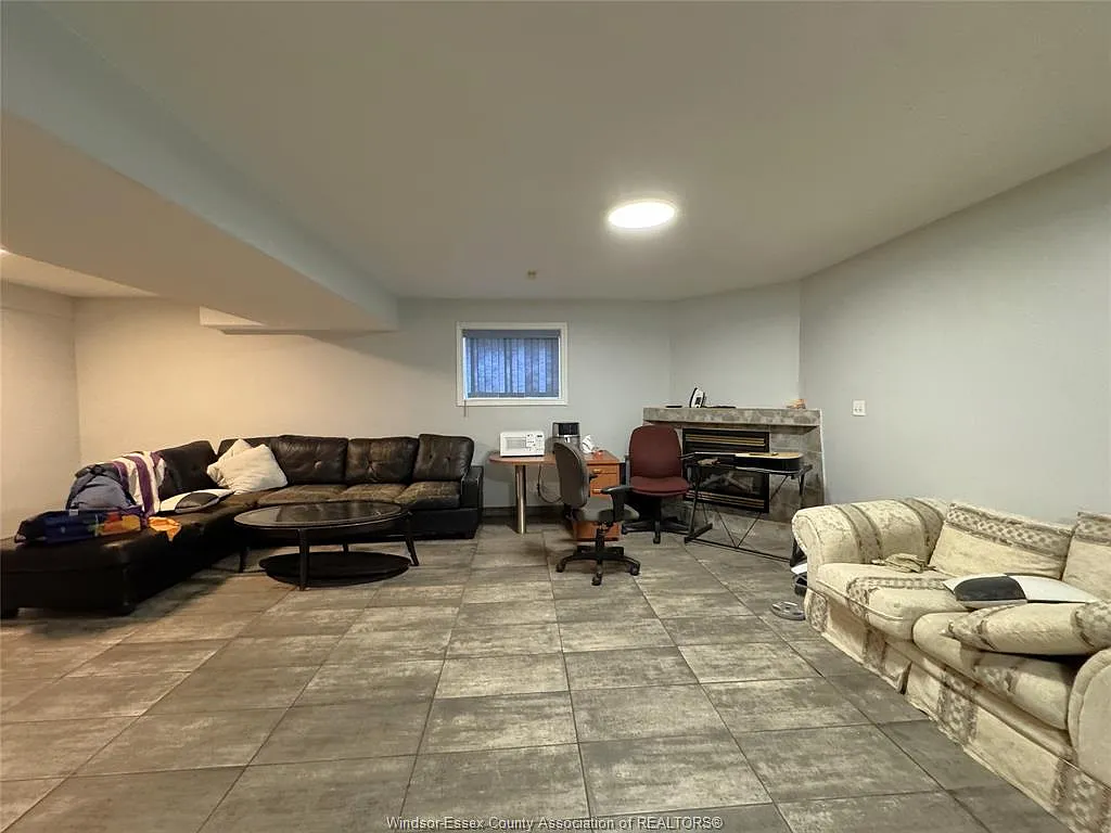 2 bed, $1,600 — Photo 4