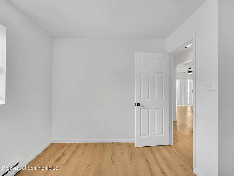 1215 Lori Ln — Photo 10