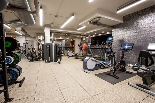 Rented by Greystar | media 9