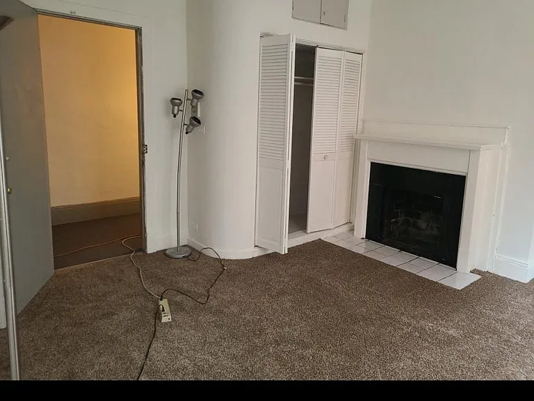 37 E Division St #2A — Photo 3