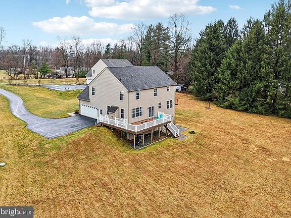 3rd image of 577 W Boot Rd