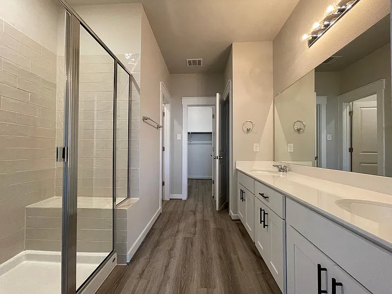 Master bathrooom