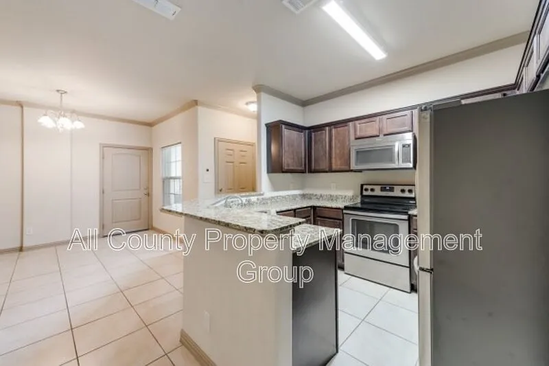 3 bed, 2.0 bath, 1550 sqft, $1,995 — Photo 4