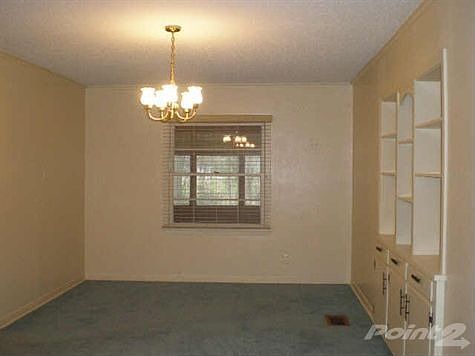 3rd image of 101 Breezeway St