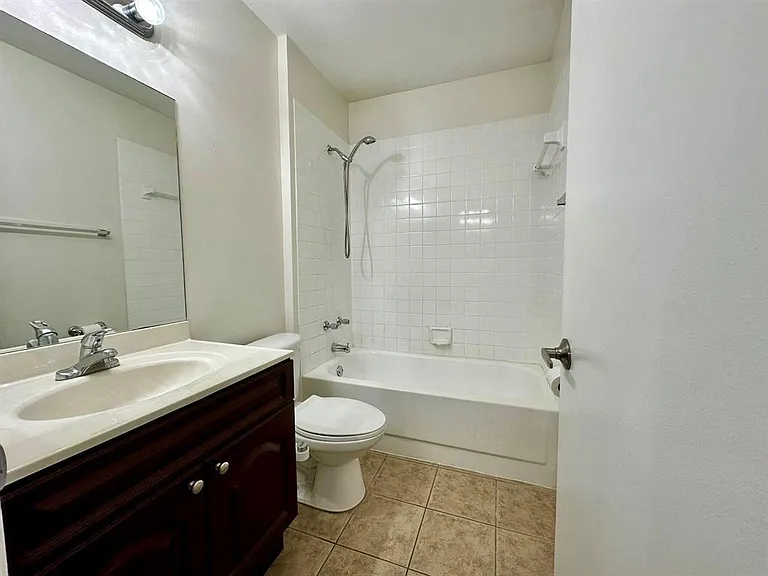 5641 Riverside Dr #306B1 — Photo 15