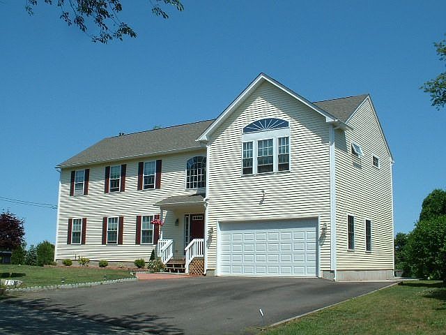PIER, Totally redone 2005, 6 beds, 3.5 baths, fireplace, garage, guest quarter