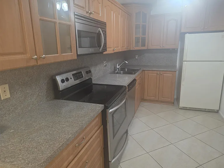 959 SE 2nd Ave #214 — Photo 1