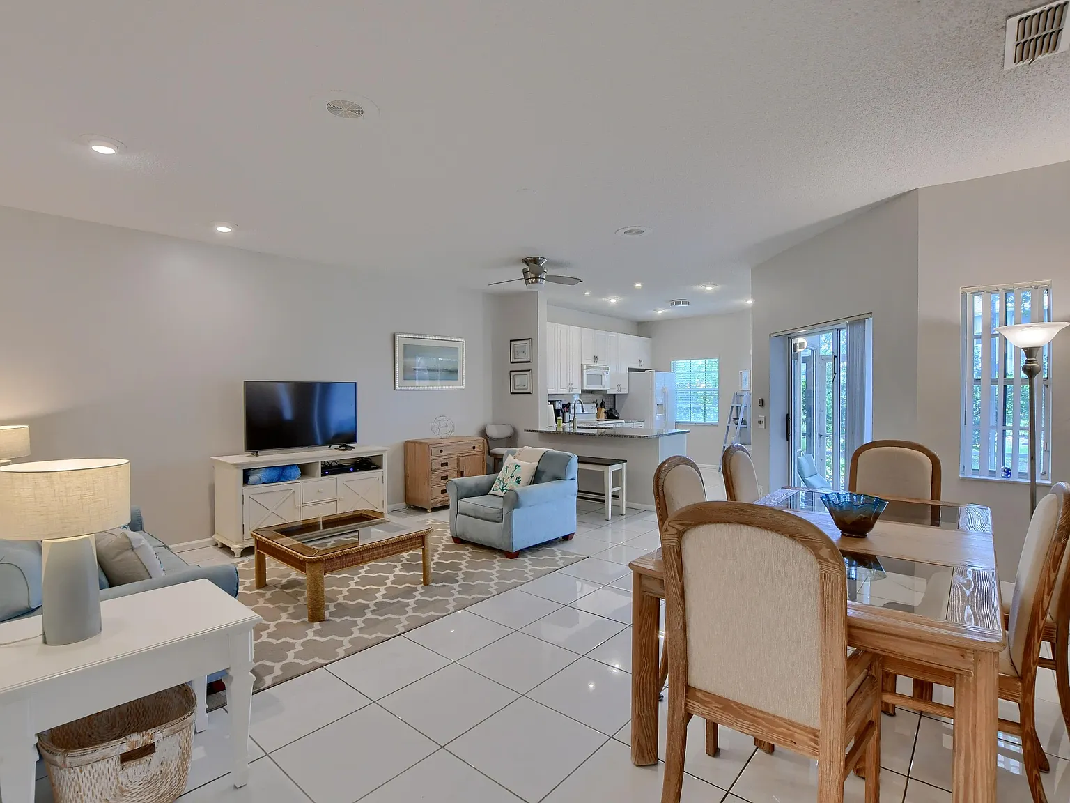 2 bed, 2.0 bath, 1145 sqft, $3,000 — Photo 4