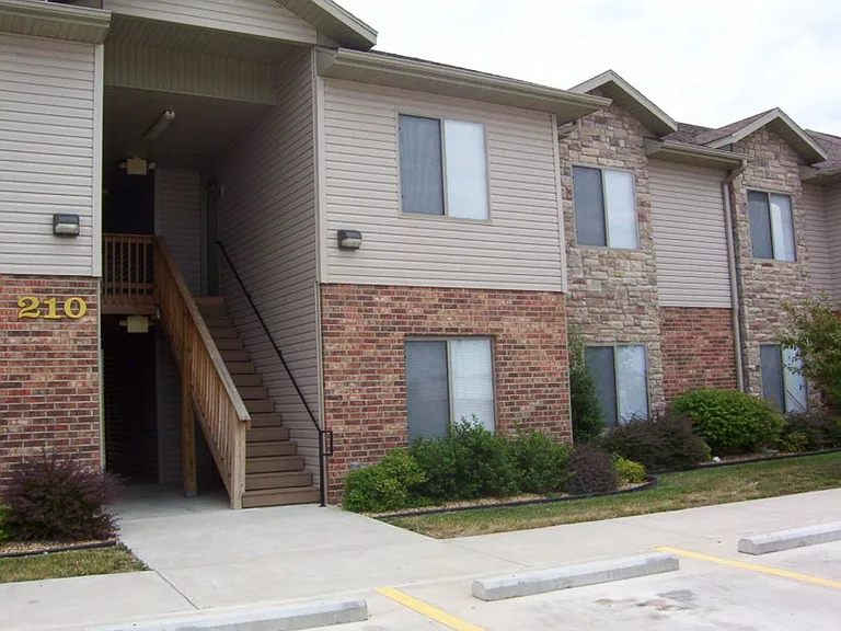 210 E Erie St #A-P — Photo 2