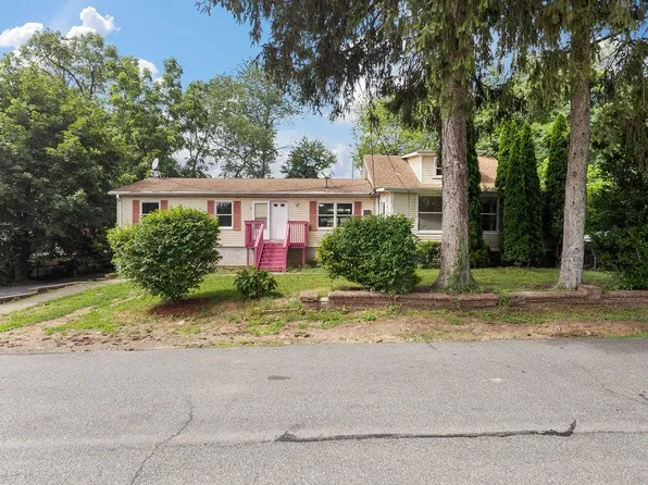 14 Cooper Dr, Nanuet, NY 10954