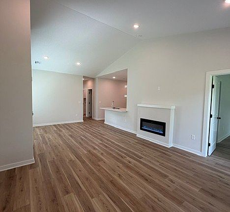 4th image of 3828 S Bluelake St