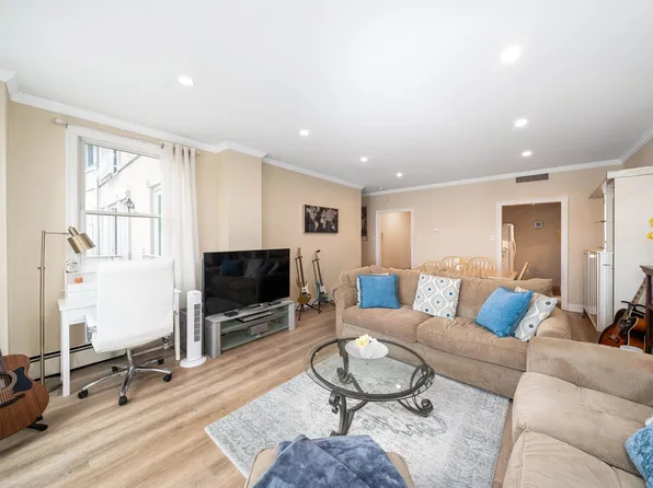 201 Shearwater Ct West image 2 of 29