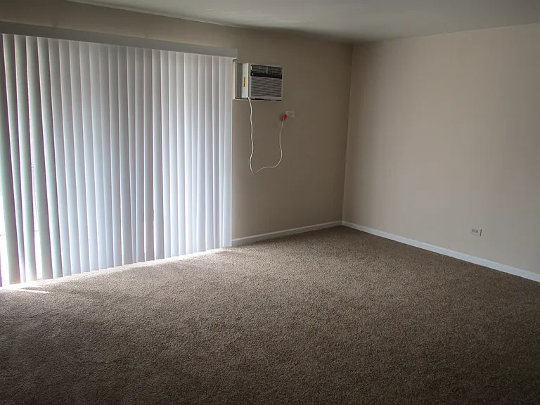 9S201 Lake Dr #2 — Photo 1