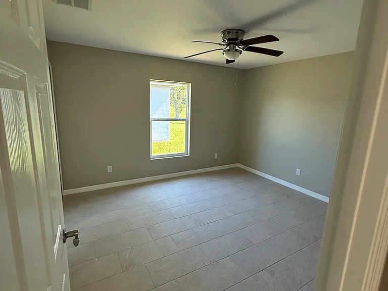 517 S Wilson Ave — Photo 8