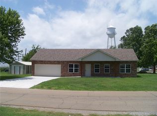 104 W 2nd St, Stroud, OK 74079