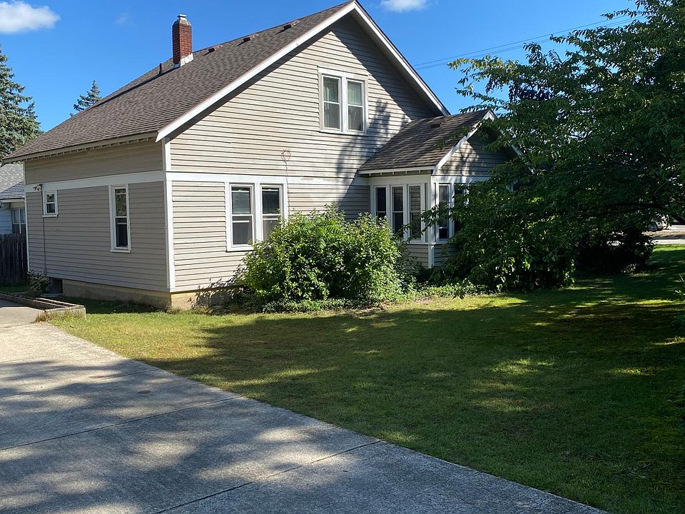 1st image of 907 Fuller Ave NE