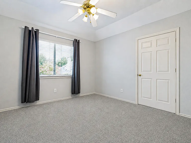 110 Falcon Creek Dr — Photo 8
