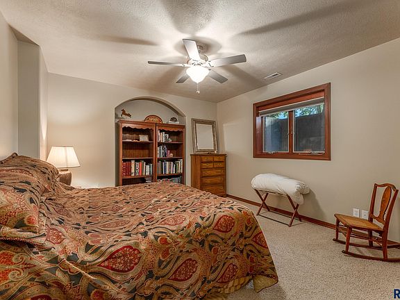 4th image of 127 Woodland Dr