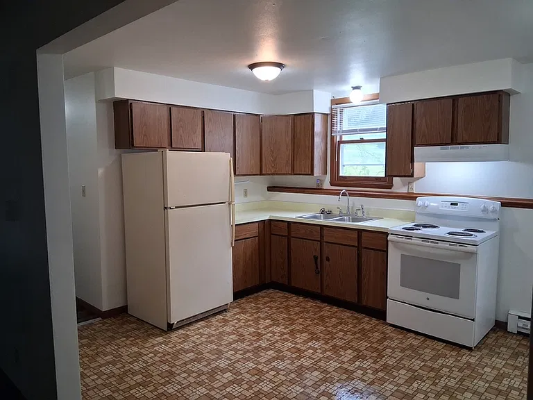 245 Egan St — Photo 3