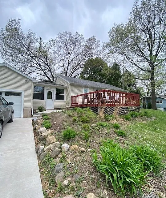 3 bed, 1.0 bath, 1312 sqft, $3,000 — Photo 1