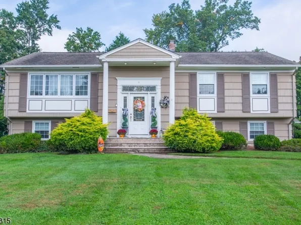9 Maple Ave, East Hanover Twp., NJ 07936