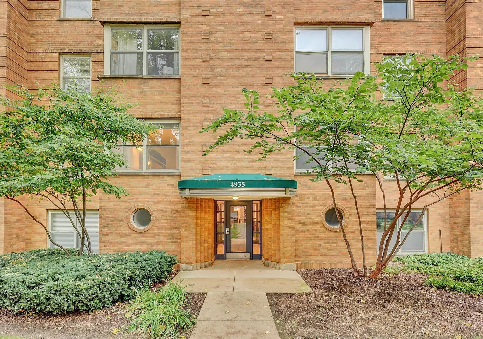 1 bed, 850 sqft, $2,400 — Photo 2