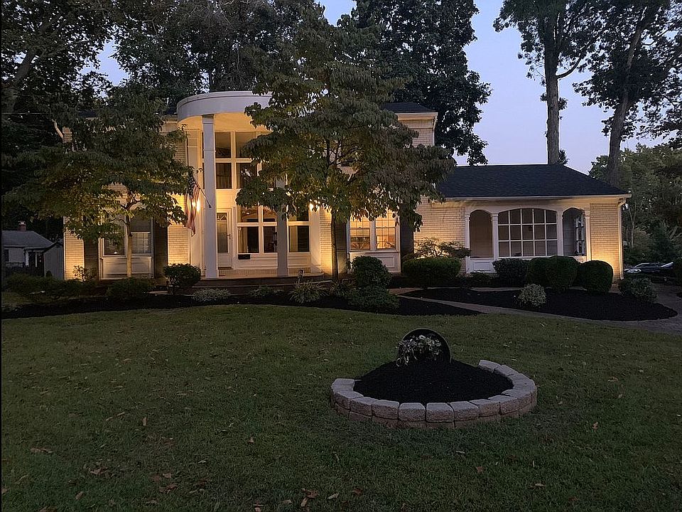 2nd image of 800 Meadowview Dr