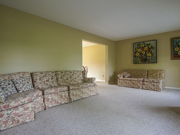 3rd image of 12 Allison Dr