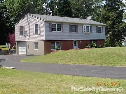 Front of House : House-Completely Updated & Redesigned Interior in 2005 w/New Windows/Roof.