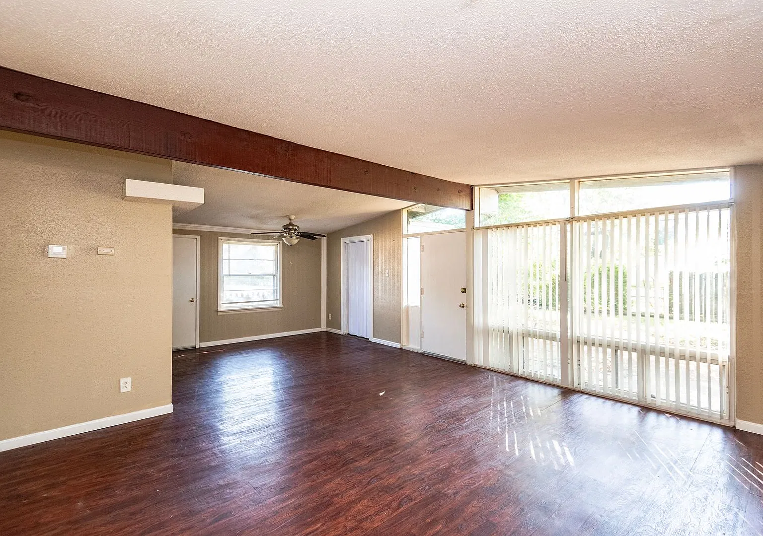 Lovely 3 Bed 1 Bath House in Florissant — Photo 2