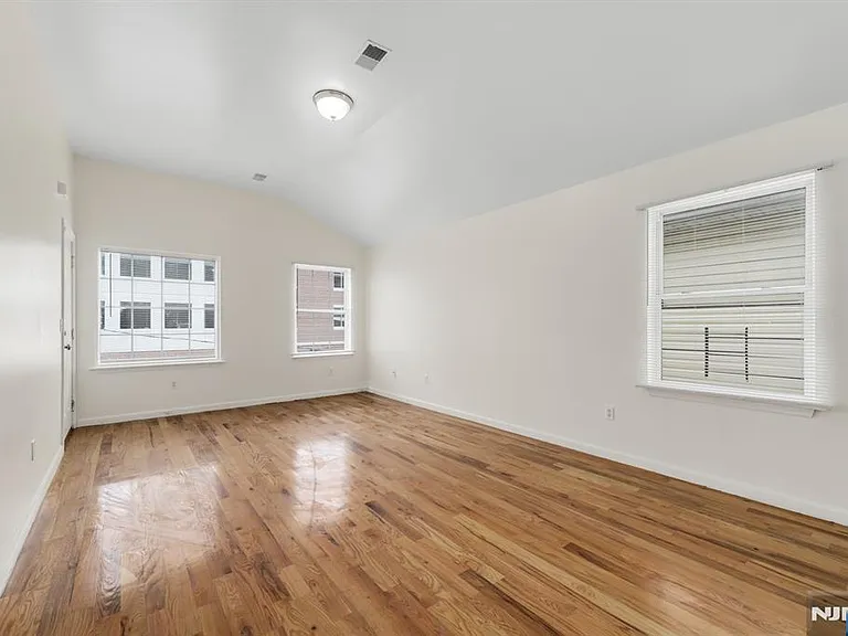 45 Orient Ave — Photo 3