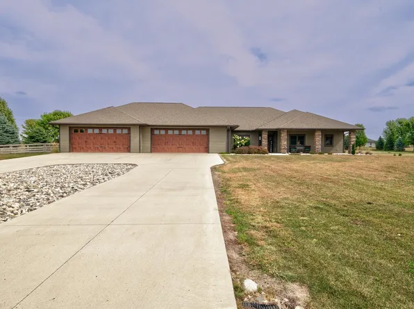2102 212th Street Loop, West Okoboji, IA 51351