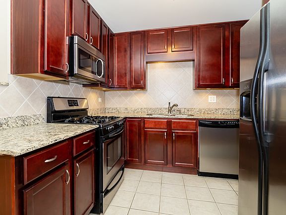4th image of 38 Elgin Ave APT B5