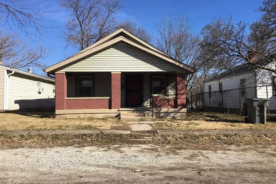 1231 Sharon Ave photo 1