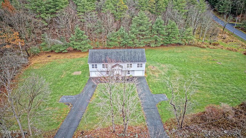 2nd image of 202 N Nassau Road