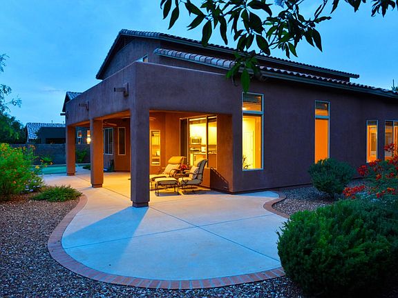 3rd image of 4108 N Sunset Cliff Pl