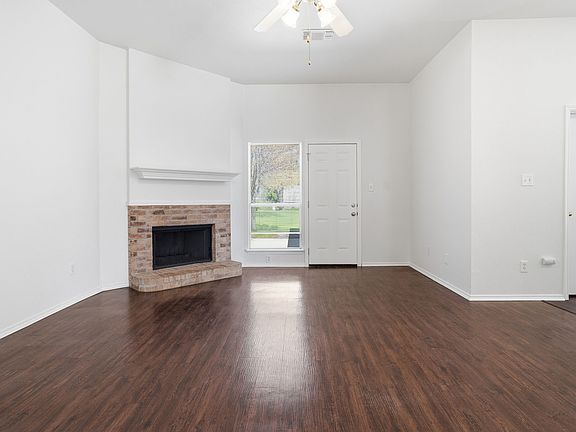 5th image of 1325 Maple Ridge Dr