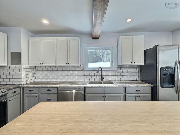 3rd image of 585 Plains Rd