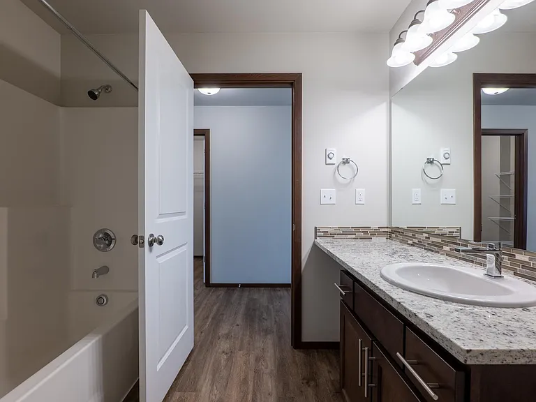 Remington Place Apartments — Photo 6